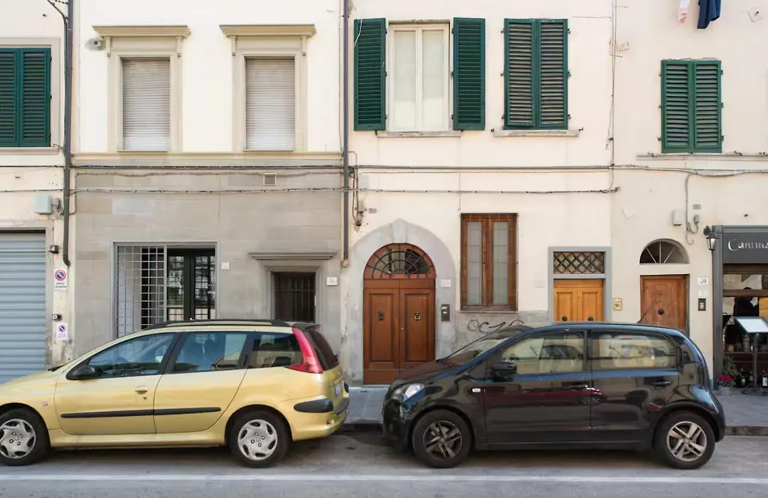 2 Apartments Next To A Market And Piazza Santa Croce - Homeunity-1